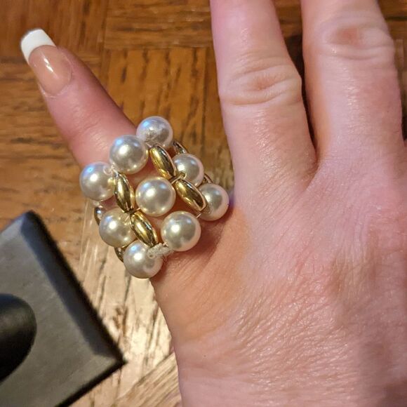 Stretchy faux pearl beaded statement ring - Picture 7 of 8